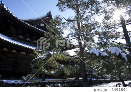 雪の大徳寺法堂 5491844