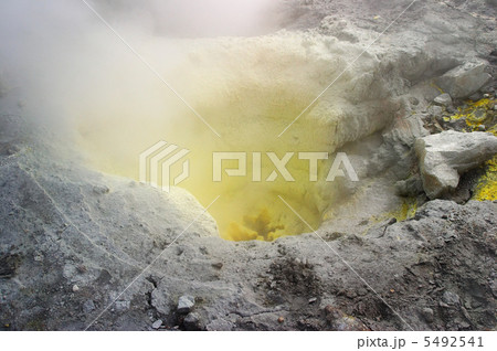 Sulfur fumarole in volcanic crater Sulfur fumarole in volcanic crater 5492541