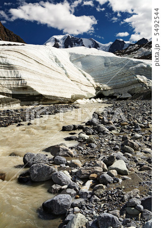Melting glacier Melting glacier 5492544