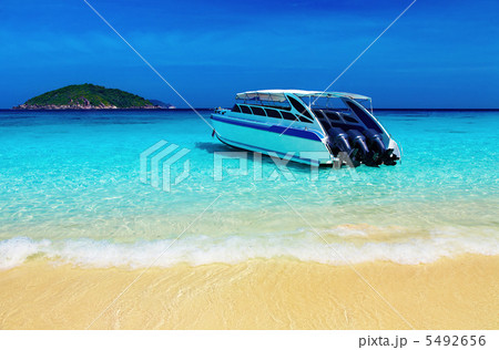 Tropical beach 5492656