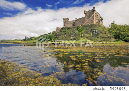 Dunvegan castle on the Isle of Skye, Scotland Dunvegan castle on the Isle of Skye, Scotland 5493043