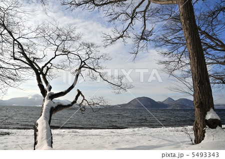 冬の洞爺湖と有珠山 5493343
