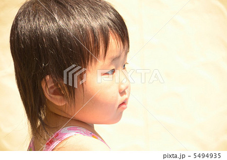 横顔の女の子 横顔の女の子 5494935