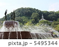 教会と噴水　 5495344