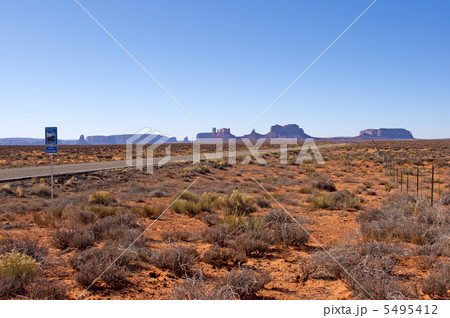 モニュメントバレー(公園内のＲ163) 5495412