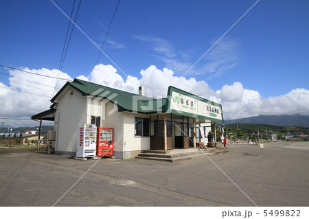 夏の雲と様似駅 5499822