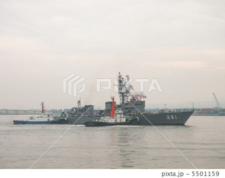 護衛艦おおよどとタグボート 護衛艦おおよどとタグボート 5501159
