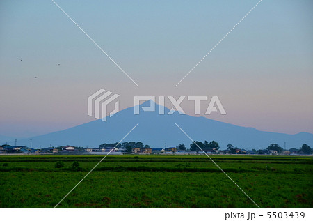 岩木山 夕景-稲垣にて 岩木山 夕景-稲垣にて 5503439