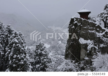 山寺の雪景色 5504549