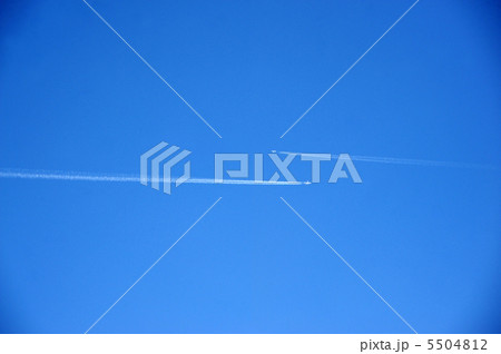 すれ違うジェット機 すれ違うジェット機 5504812