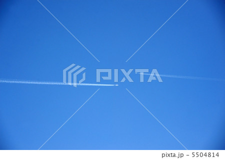 接近する飛行機-2 接近する飛行機-2 5504814