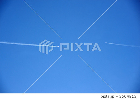 接近する飛行機-1 接近する飛行機-1 5504815