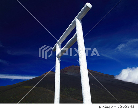 白鳥居と富士山 白鳥居と富士山 5505543