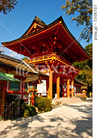 下鴨神社(賀茂御祖神社)の「楼門」（京都市左京区下鴨泉川町） 5506707