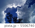 青空と雲の鬼ごっこ 5506740
