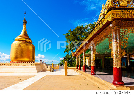 ミャンマーのバガンにある寺院(ブーパヤー・パゴダ) 5507643