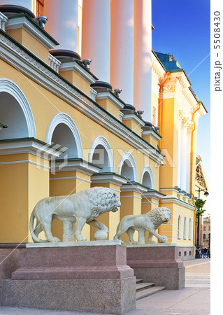 The Admiralty, main entrance view of Saint-Petersburg. 5508430