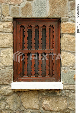 Old wooden window 5508605