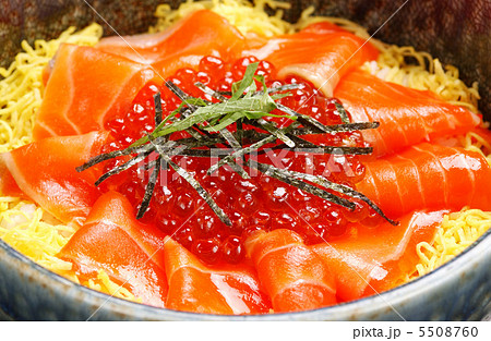 北海道産 鮭いくら丼の写真素材