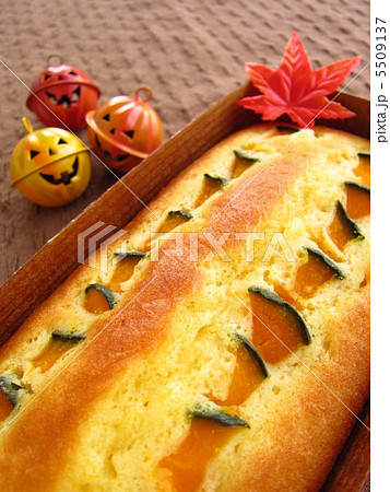 ハロウィン 手作りのかぼちゃケーキ ハロウィン 手作りのかぼちゃケーキ 5509137