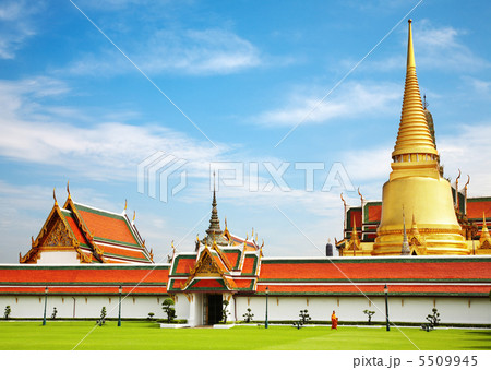 Traditional Thai architecture Traditional Thai architecture 5509945