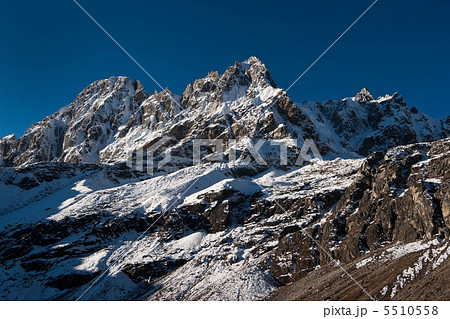 Snowed up mountains near Gokyo 5510558