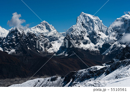 Makalu, Cholatse summits viewed from Renjo Pass 5510561