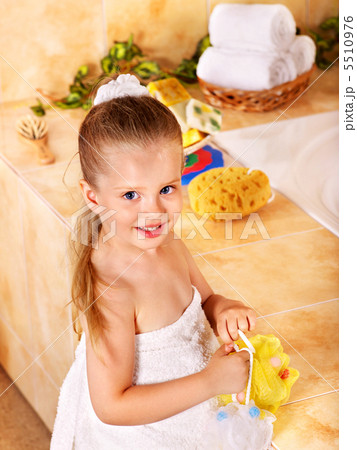 Kid washing in bath. 5510976