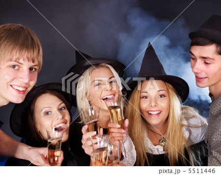 Group young people drinking champagne. 5511446