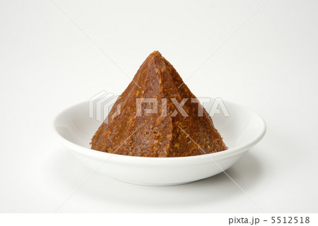 小皿に盛った味噌 5512518