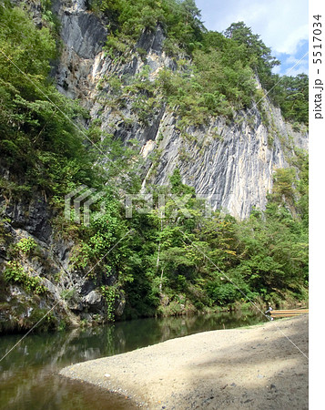 岩手県一関市のげいび渓(錦壁岩) 岩手県一関市のげいび渓(錦壁岩) 5517034