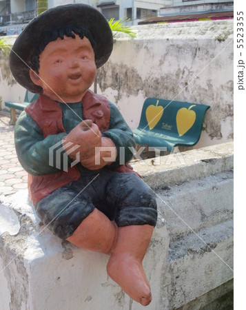 男の子とハートの椅子 男の子とハートの椅子 5523355