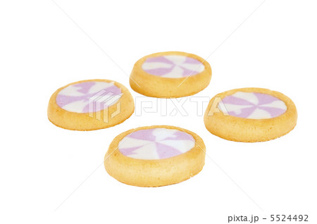 cookies with milk strawberry cream 5524492