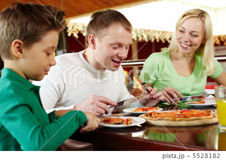 Delicious pizza Delicious pizza 5528182