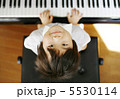 ピアノと男の子 5530114