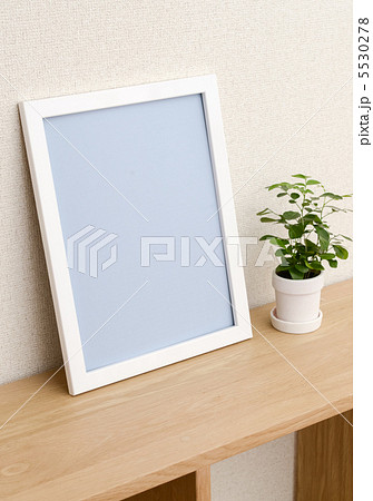 置かれた額縁 5530278