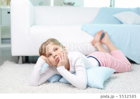 Pensive girl Pensive girl 5532585