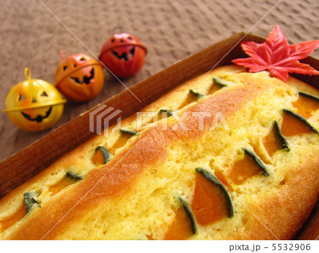 ハロウィン 手作りのかぼちゃケーキ ハロウィン 手作りのかぼちゃケーキ 5532906