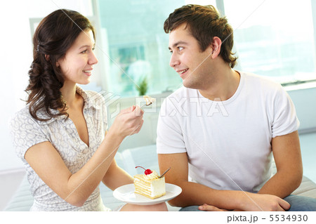 Eating cake together Eating cake together 5534930