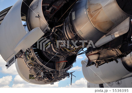 飛行機のエンジン 5536395