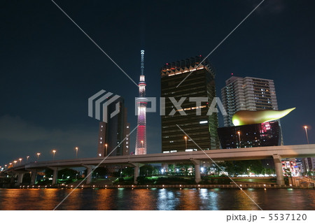 東京スカイツリー スペシャルライトアップ 年五輪 パラリンピック招致イベント 赤の写真素材