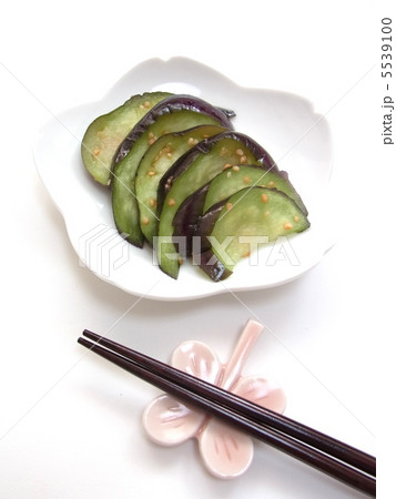 手作りの茄子の塩漬け 5539100