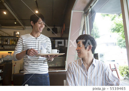 カフェの店員 5539465