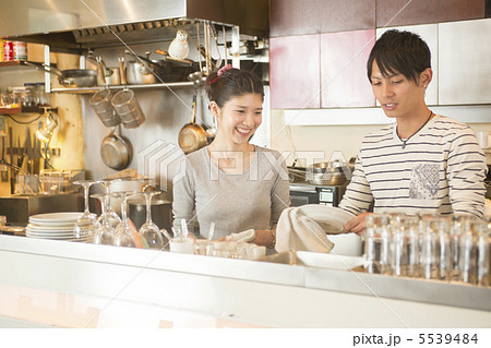 カフェの店員 カフェの店員 5539484
