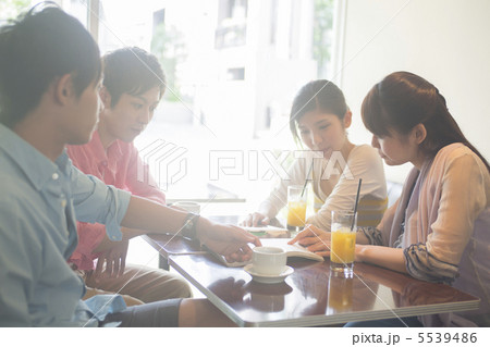 カフェでおしゃべり 5539486
