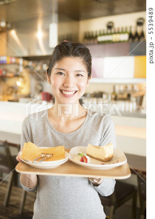 カフェの店員 5539489