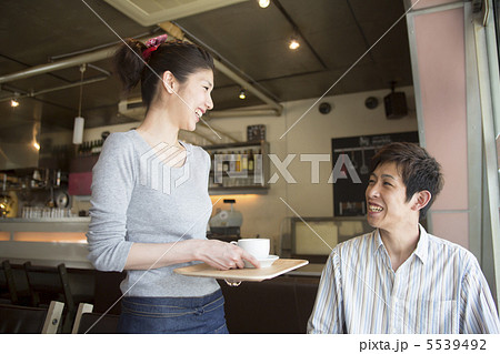 カフェの店員 5539492