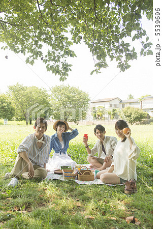 友達とピクニック 5539696