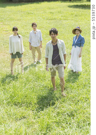 草原の男女 5539730