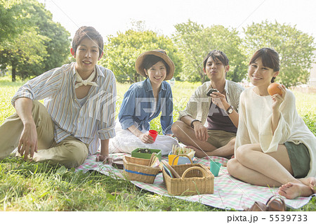 友達とピクニック 5539733